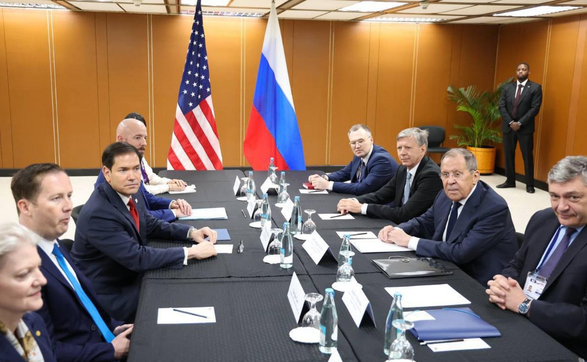 EE.UU. y Rusia se reúnen para tratar la guerra en Ucrania y su posible fin EE.UU. y Rusia se reúnen para tratar la guerra en Ucrania y su posible fin