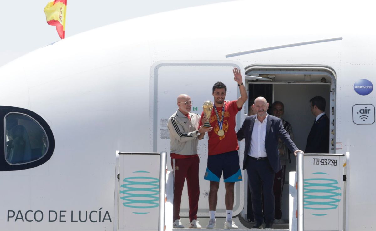 Selección de España llega a Madrid con el trofeo del Mundial 2026 Selección de España llega a Madrid con el trofeo del Mundial 2026