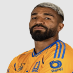 Rodrigo Aguirre, primer expulsado en la Liga MX por la “Ley Vinícius”