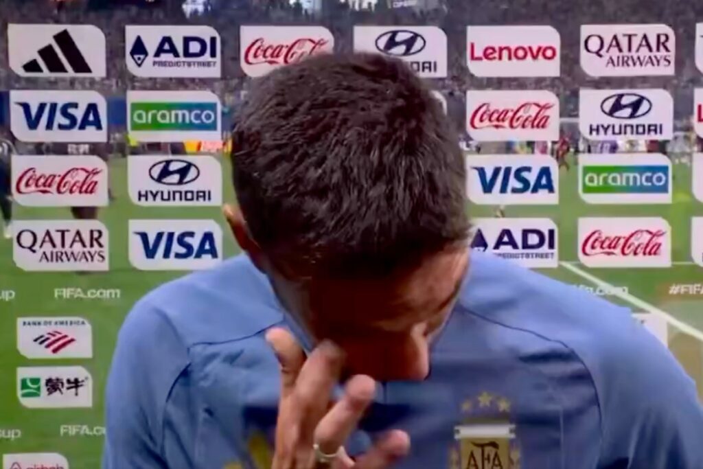 “Estoy muy emocionado”: Scaloni se quiebra en plena entrevista tras la remontada de Argentina