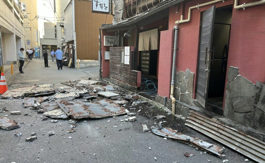 Suben a tres los muertos por terremoto de magnitud 7.1 en Japón
