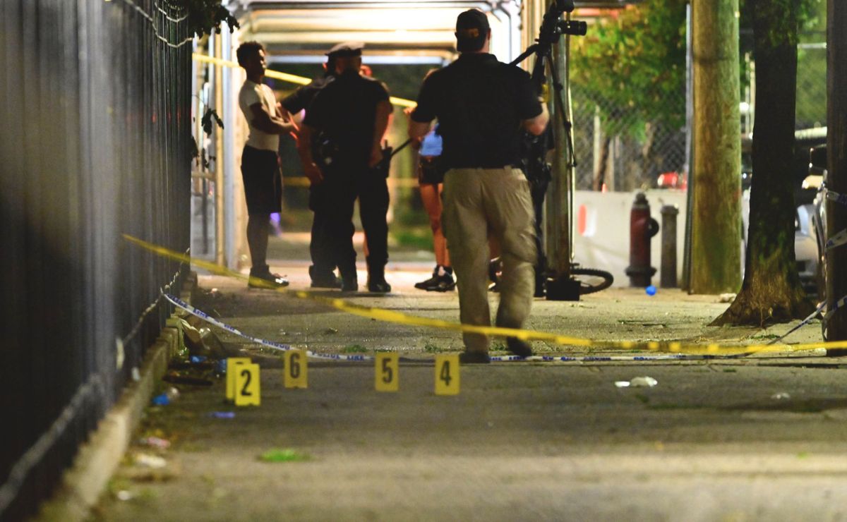 Hombre dispara hacia fiesta del 4 de julio en Nueva York y hiere a 8, entre ellos 4 niños Hombre dispara hacia fiesta del 4 de julio en Nueva York y hiere a 8, entre ellos 4 niños