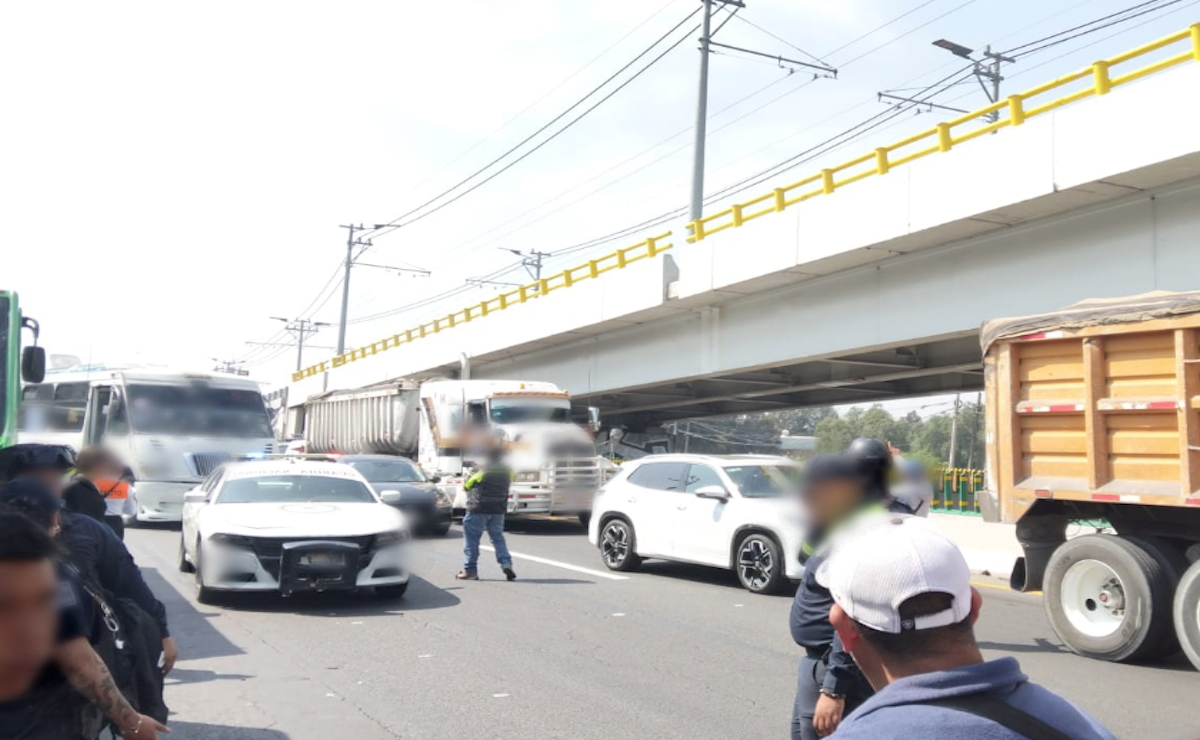 Transportistas bloquean la México-Puebla para exigir mayor seguridad en carreteras Transportistas bloquean la México-Puebla para exigir mayor seguridad en carreteras