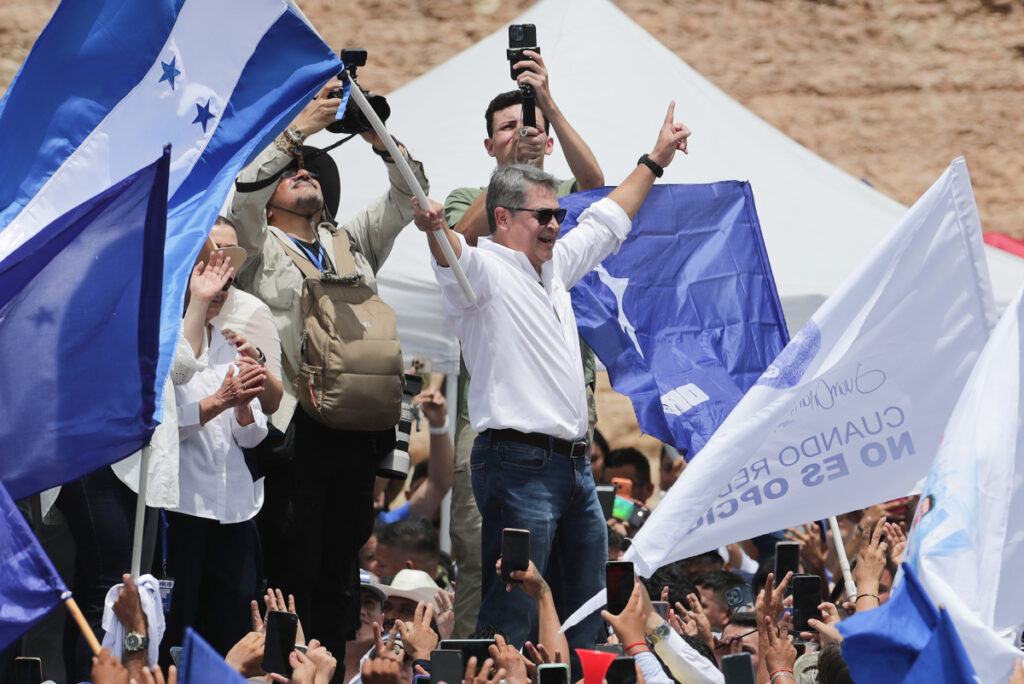 Tras indulto en EE.UU., Juan Orlando Hernández vuelve a Honduras para enfrentar la Justicia