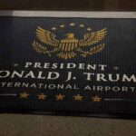 Trump celebra que el aeropuerto de Palm Beach ahora lleva su nombre