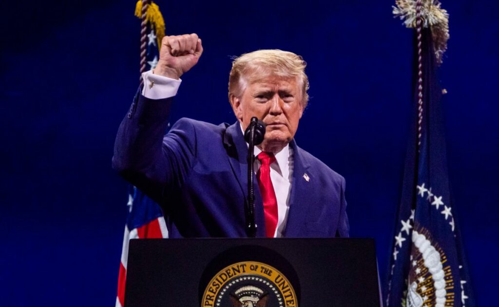 Trump agradece a agentes por garantizar la seguridad en su evento “espectacular” del 4 de julio