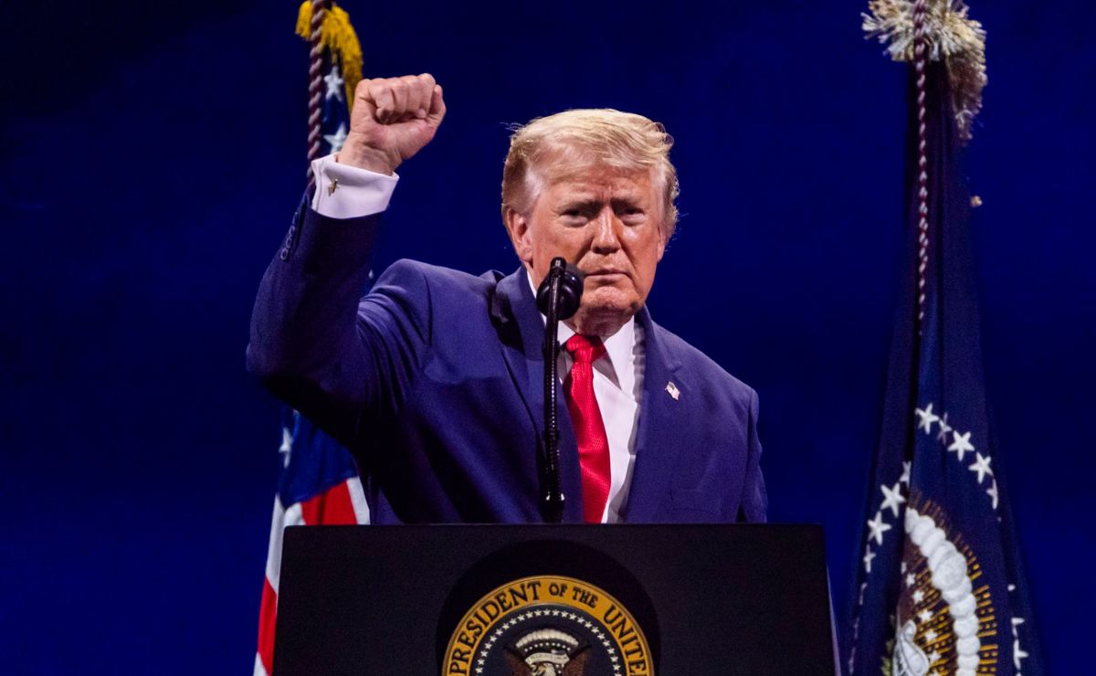 Trump agradece a agentes por garantizar la seguridad en su evento “espectacular” del 4 de julio Trump agradece a agentes por garantizar la seguridad en su evento “espectacular” del 4 de julio