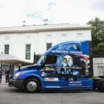 Trump estigmatiza a conductores migrantes para avanzar su plan con veteranos; ¿qué propone?