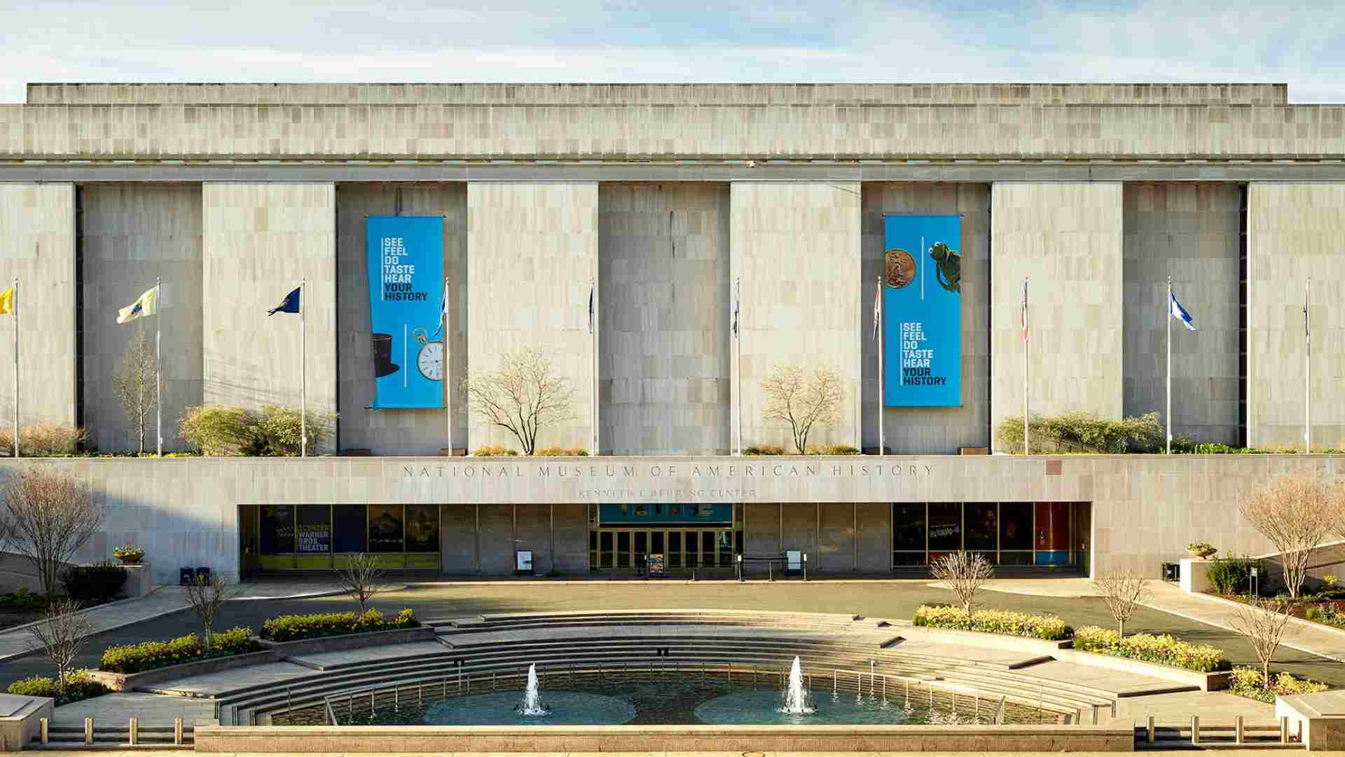 Trump ordena colocar advertencia en museo de historia de EE.UU. por “sesgo ideológico” Trump ordena colocar advertencia en museo de historia de EE.UU. por “sesgo ideológico”