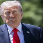 Trump pone su nombre a un aeropuerto y aerolínea niega cambios a inconformes
