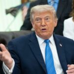Una “terapia” absurda: Trump se disfraza de médico para atacar a famosos con IA