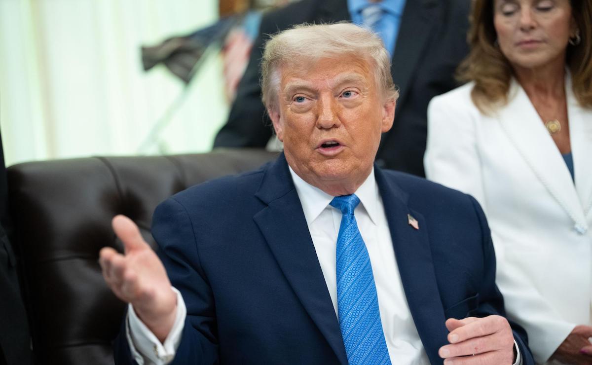 Una “terapia” absurda: Trump se disfraza de médico para atacar a famosos con IA