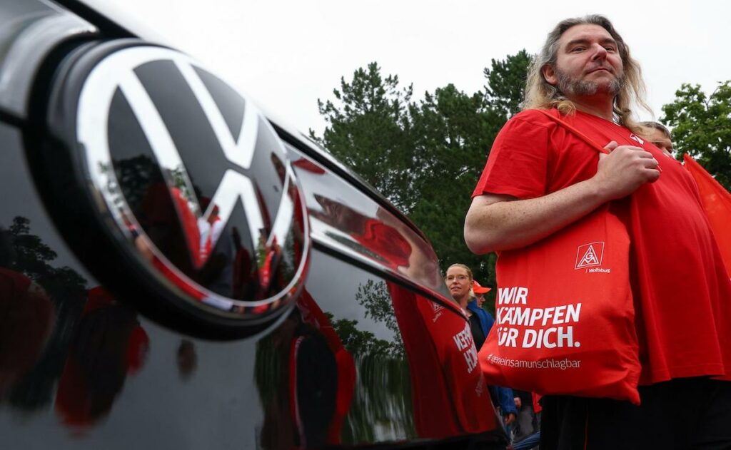 Volkswagen pisa el freno: bajará su capacidad anual de 12 a 9 millones de vehículos