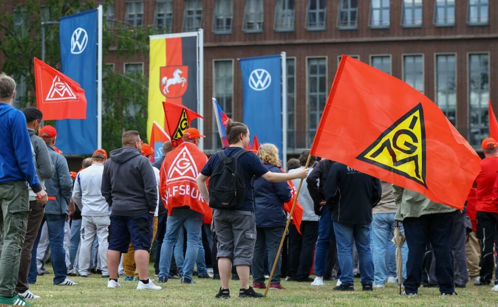Volkswagen pisa el freno: bajará su capacidad anual de 12 a 9 millones de vehículos - volkswagen-pisa-el-freno-bajara-su-capacidad-anual-de-12-a-9-millones-de-vehiculos-2-1024x631