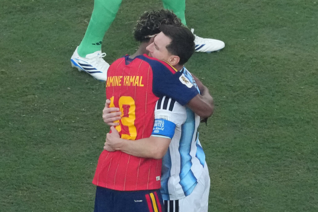 Video: Lamine Yamal consuela a Messi tras la final del Mundial 2026 Video: Lamine Yamal consuela a Messi tras la final del Mundial 2026