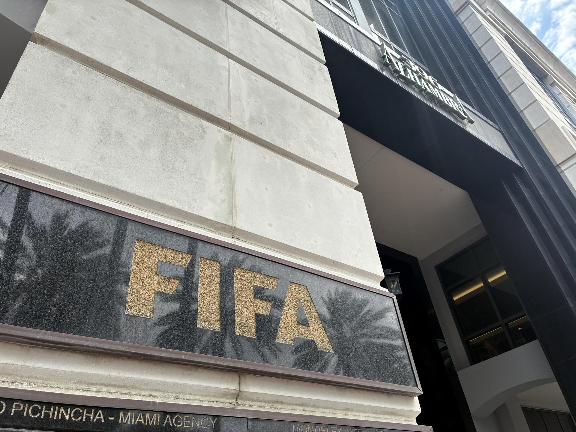 Cesan al Director operaciones de la FIFA que se había opuesto a privatización del Mundial