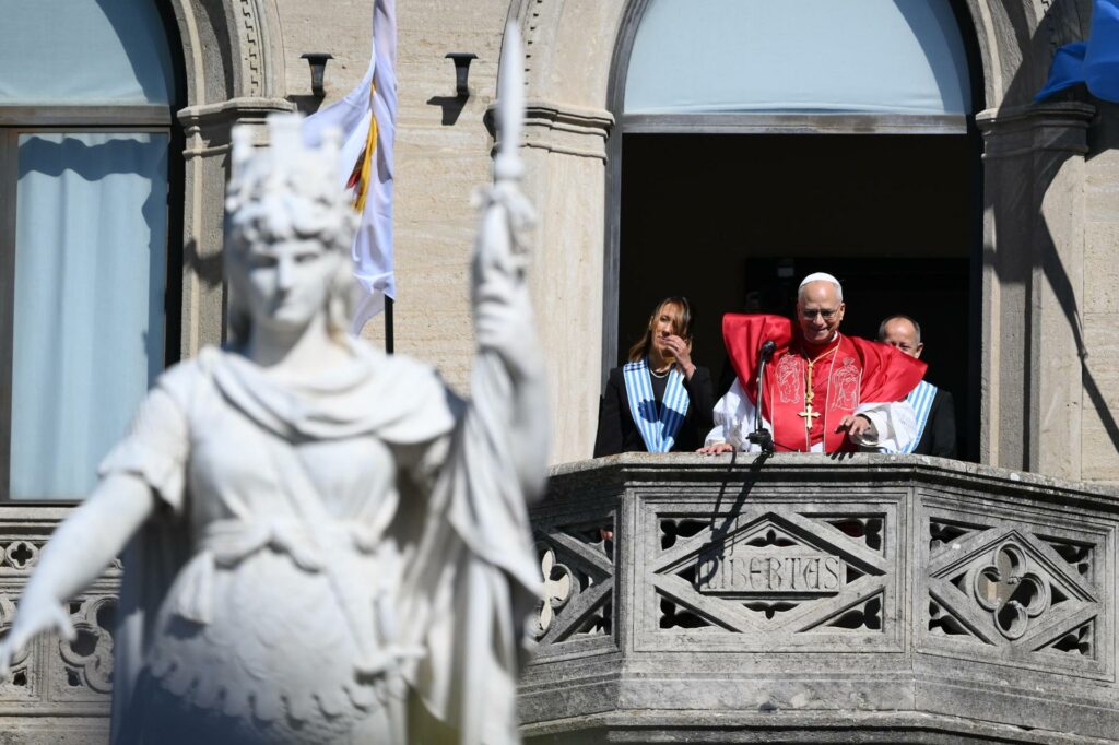 El papa alerta contra la idolatría política que se dice libre pero “es esclava del poder”