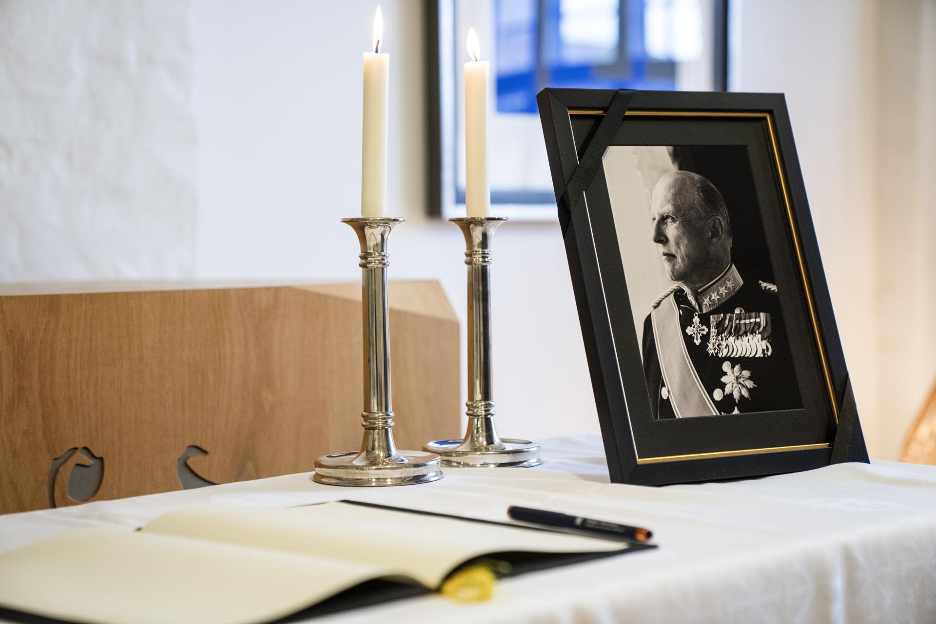 Haakon VIII se dirige este sábado por primera vez como rey a la nación noruega Haakon VIII se dirige este sábado por primera vez como rey a la nación noruega