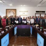 Renuevan pacto con gasolineros para contener precios y combatir la inflación