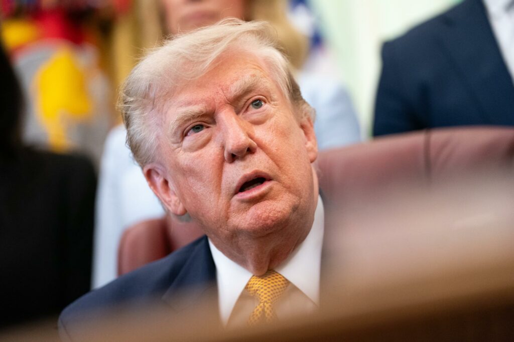 Banco argumenta que cerró cuentas de Organización Trump por posible “lavado de dinero”