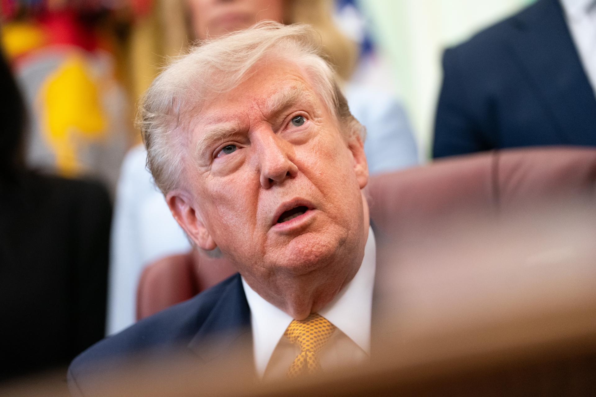 Banco argumenta que cerró cuentas de Organización Trump por posible “lavado de dinero”