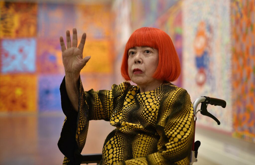 Biografía de Yayoi Kusama, la artista de los lunares