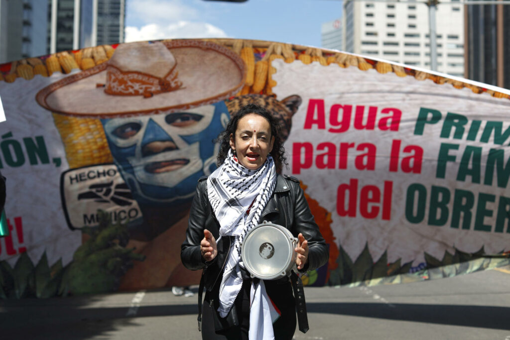 Manifestantes exigen romper acuerdos con Israel y defender el agua de Chihuahua