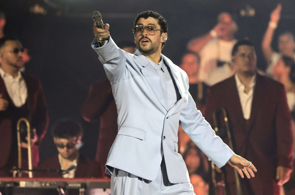 Mujer de 58 es estafada con un presunto boleto del concierto de Bad Bunny