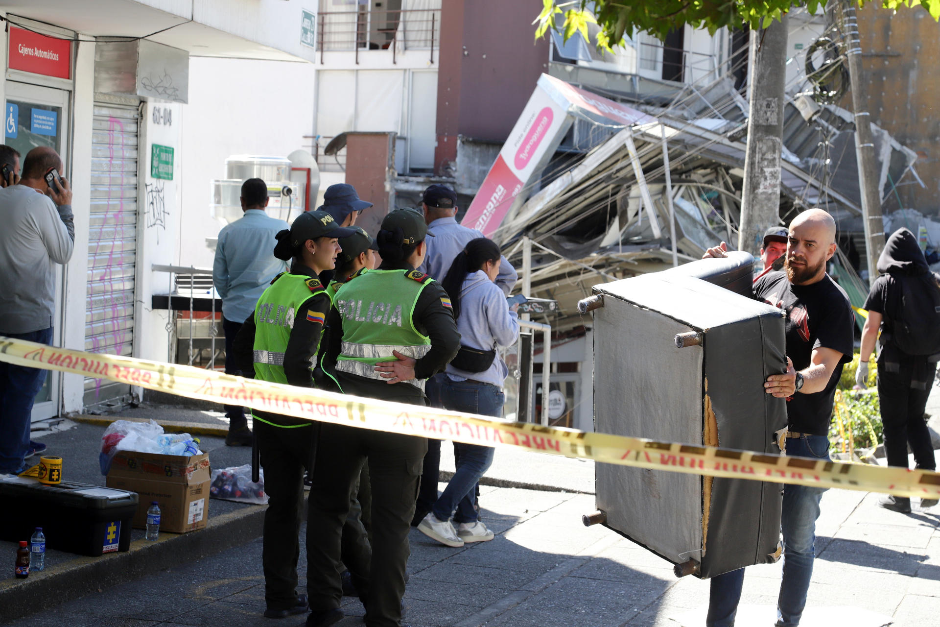 Colombia contabiliza ya 281 muertos y 379 desaparecidos por el terremoto
