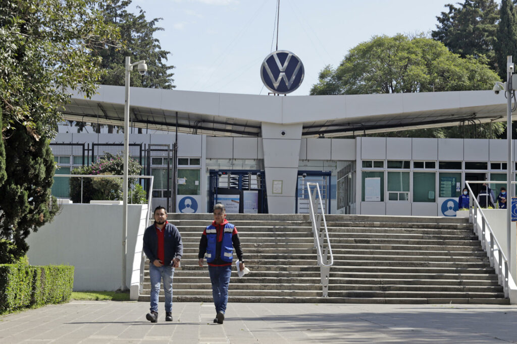 Volkswagen ajusta su producción en Puebla