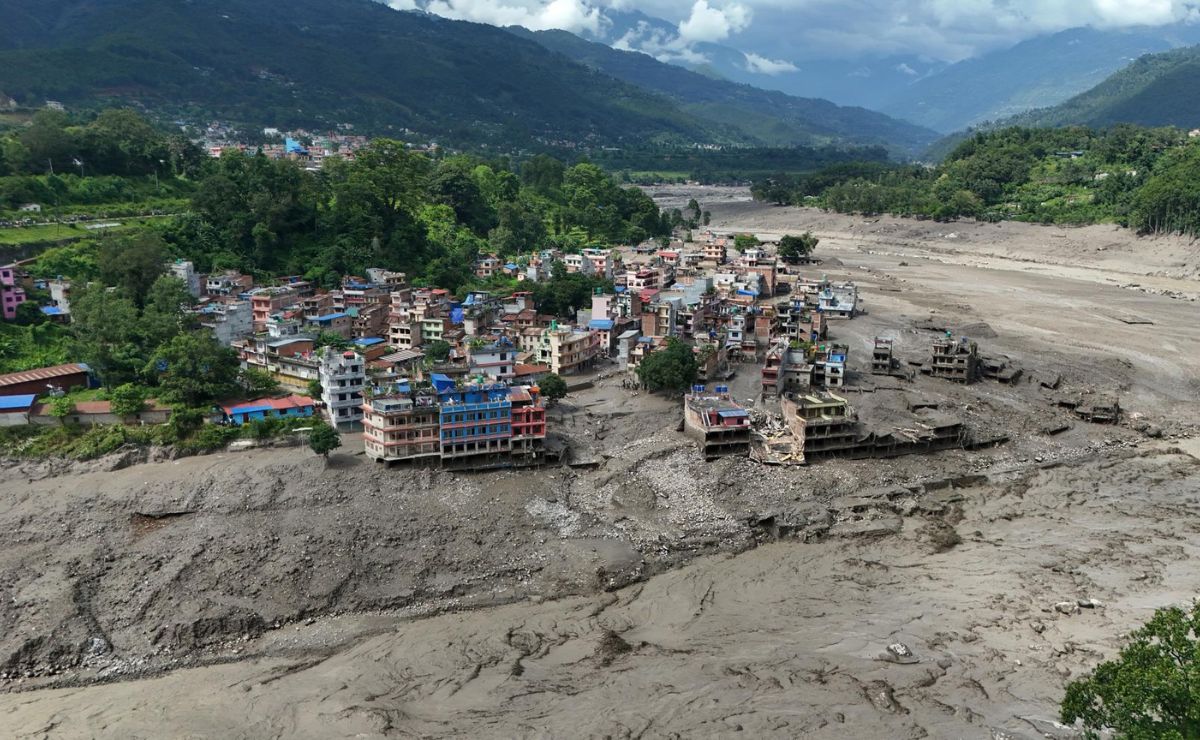 Video: Riada deja 55 muertos en Nepal; la atribuyen a temblor - afectaciones-en-nepal-por-una-riada-masiva