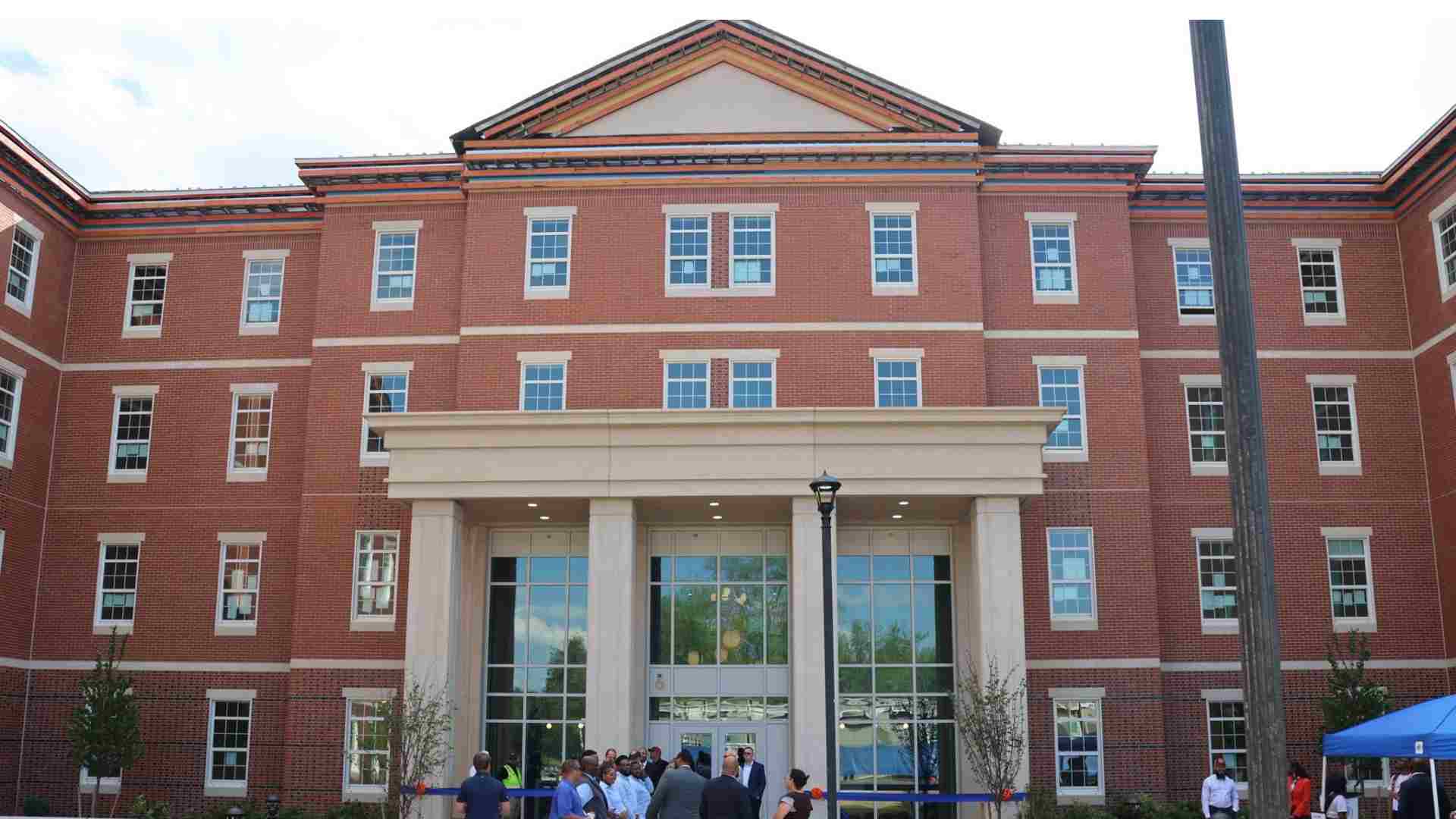 Al menos 5 heridos en un tiroteo en la Universidad Estatal de Virginia en EE.UU.