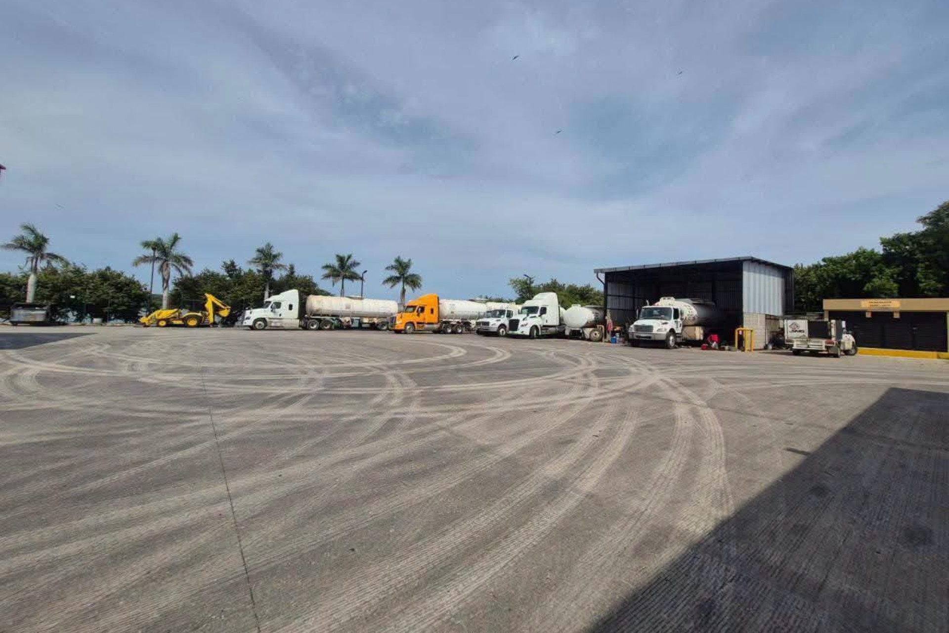 Aseguran casi 300 mil litros de diésel en Altamira, Tamaulipas