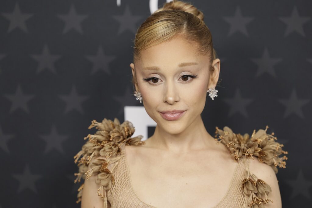 Ariana Grande se alejará de los focos ante el "constante escrutinio público", revelan medios - ariana-grande-se-alejara-de-los-focos-ante-el-constante-escrutinio-publico-revelan-medios-1024x683