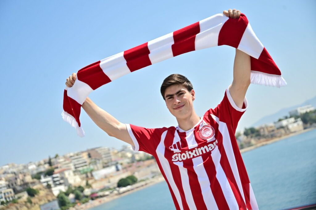 Olympiacos hace oficial la contratación de Armando ‘Hormiga’ González