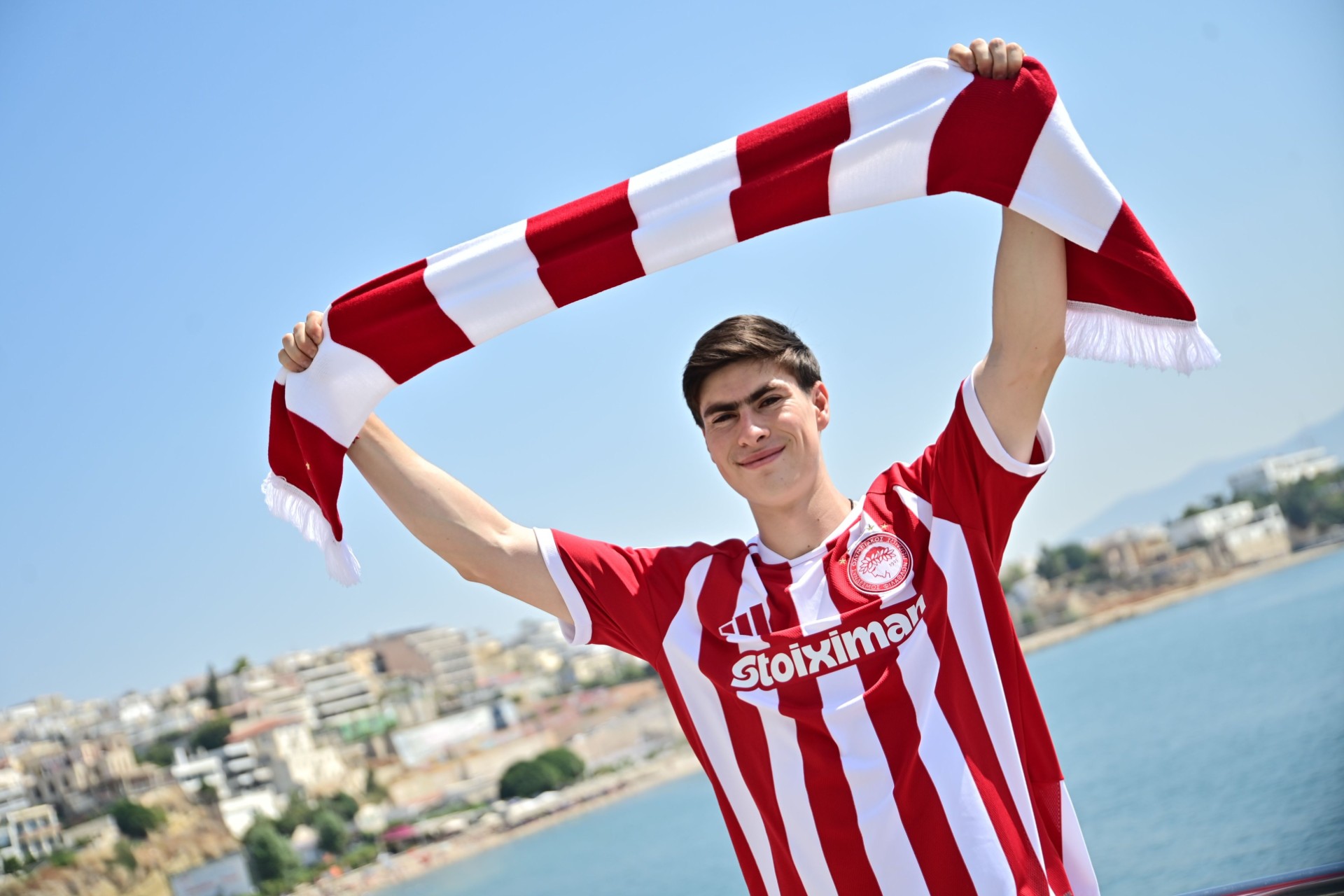 Olympiacos hace oficial la contratación de Armando ‘Hormiga’ González Olympiacos hace oficial la contratación de Armando ‘Hormiga’ González