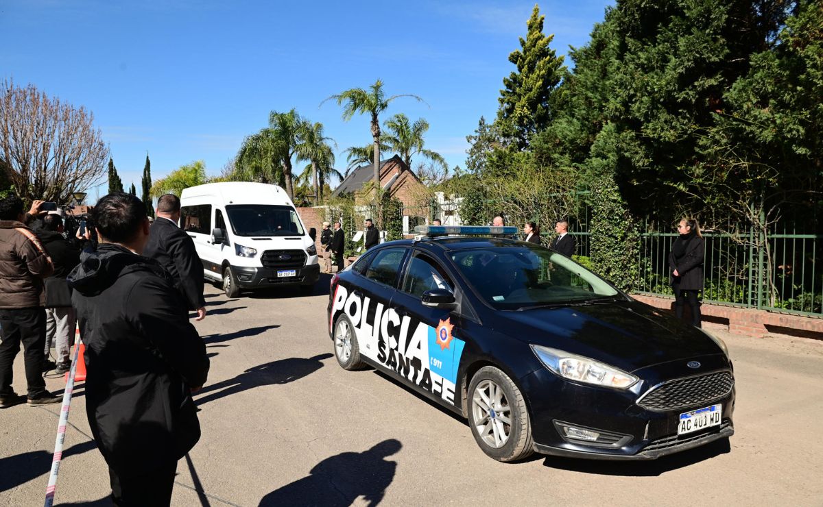 Messi da último adiós a su padre en funeral privado - autoridades-de-argentina-en-cementerio-privado-el-prado-por-funeral-de-jorge-messi