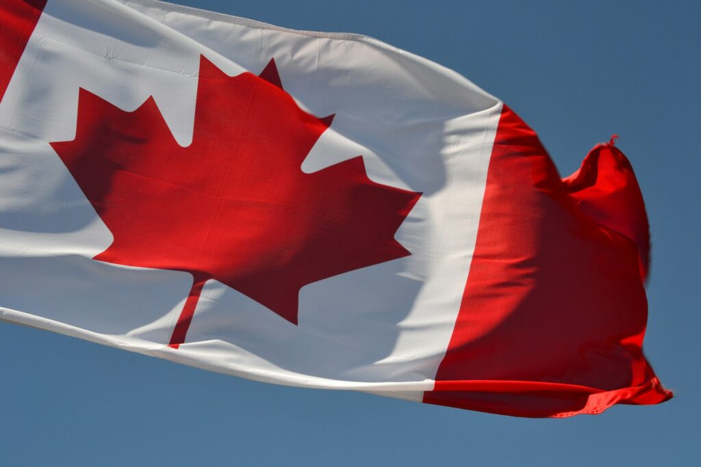 Canadá impone aranceles de hasta el 50 % a productos de EE.UU. como el acero o electrónica