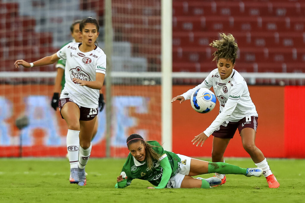 La brasileña De Souza elogia el fútbol mexicano femenino, en el cual confía sobresalir