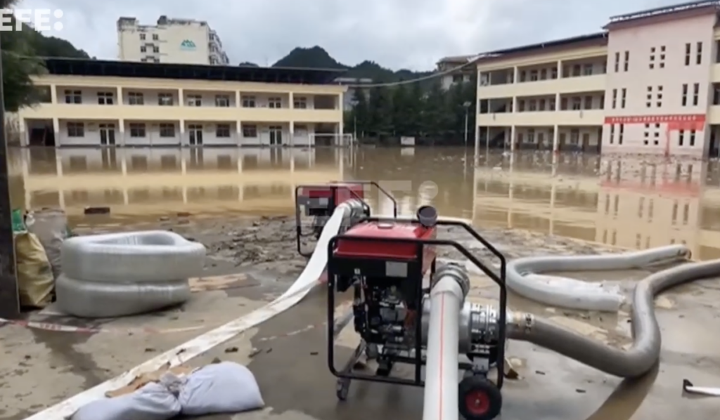 Más de 120 mil evacuados por fuertes lluvias en el centro de China Más de 120 mil evacuados por fuertes lluvias en el centro de China