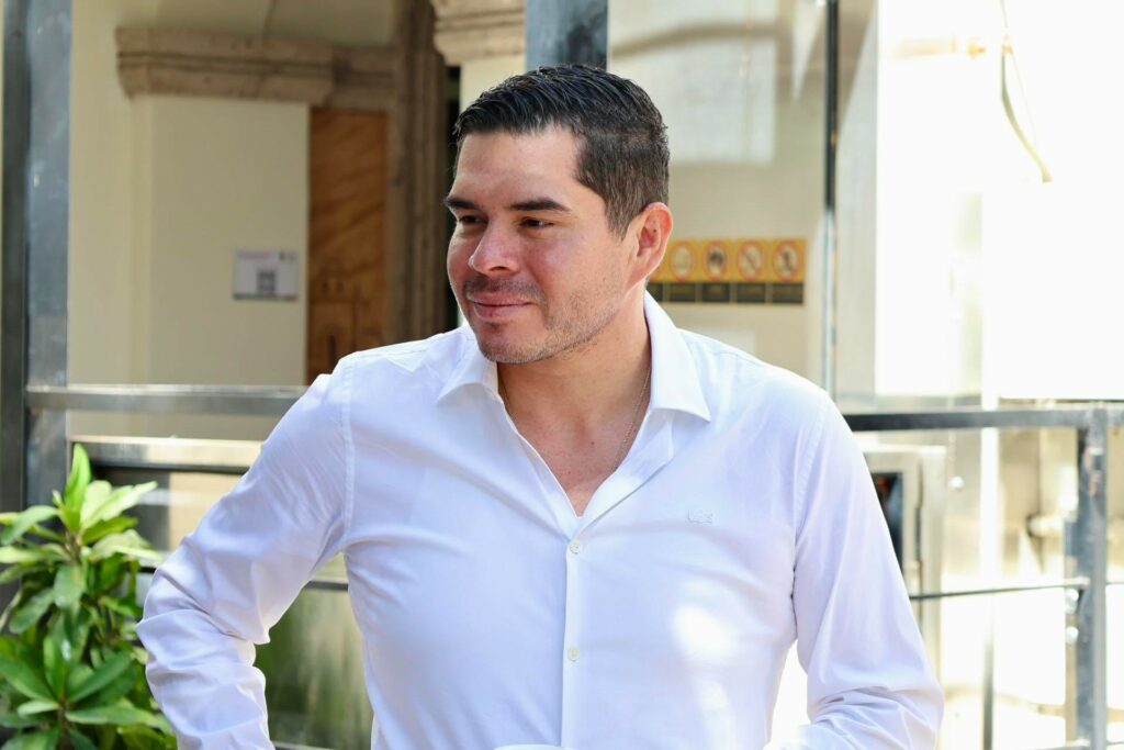 Identifican en fosa clandestina restos de Carlos Beltrán, exoficial mayor de Los Cabos