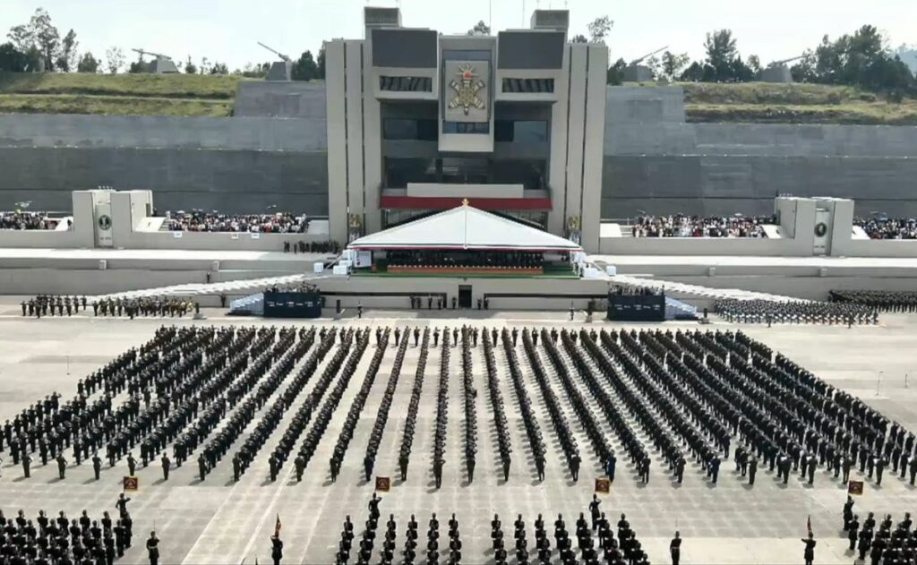 General Trevilla encabeza ceremonia de graduación de mil 300 elementos de las Antigüedades de la Defensa