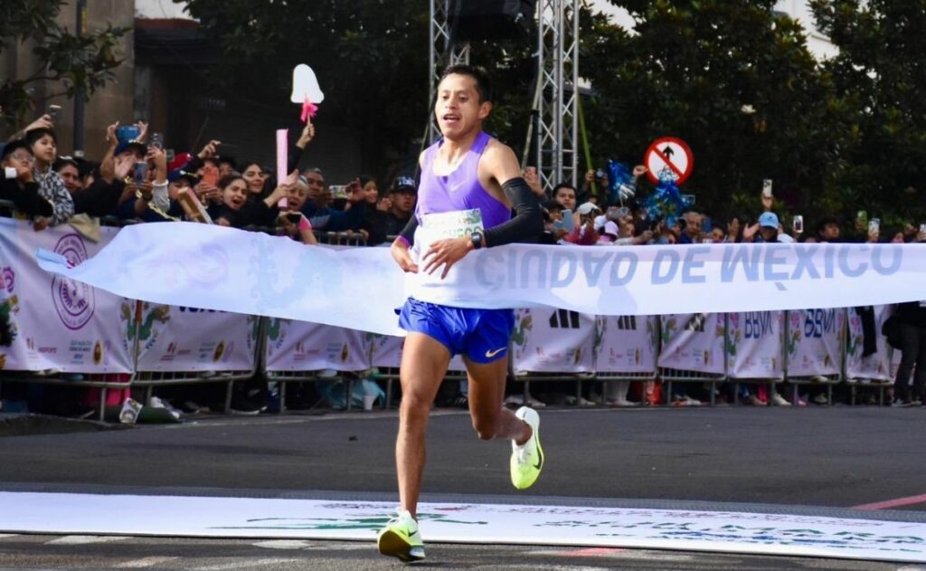 Christian Pacheco y Alemtsehay Asefa, ganadores del XLIII Maratón CDMX