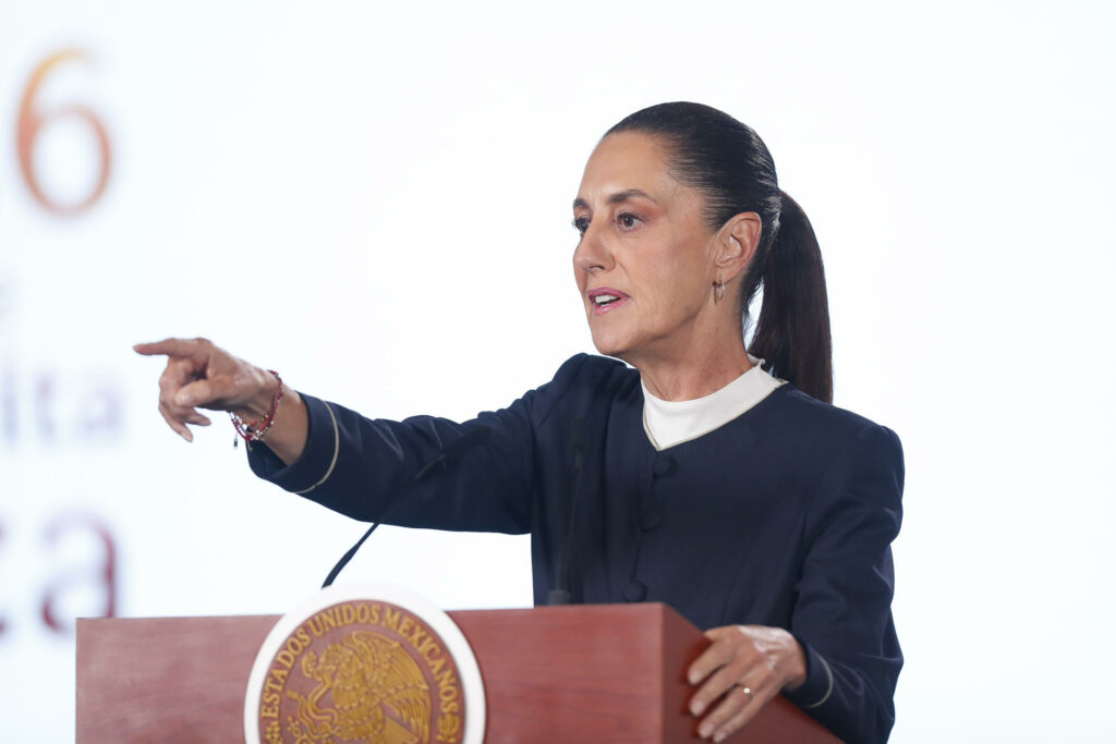 Sheinbaum propone que aspirantes a la Presidencia y gobernadores renuncien a doble nacionalidad
