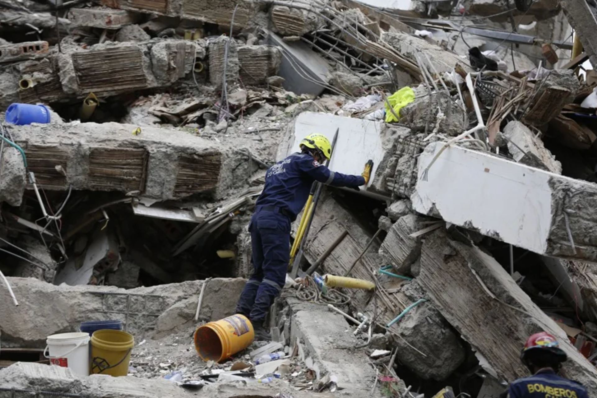 Pasadas 72 horas desde el terremoto en Colombia, la “ventana de vida” se hace más estrecha