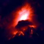 El volcán de Fuego, uno de los tres activos en Guatemala, pierde fuerza en sus erupciones