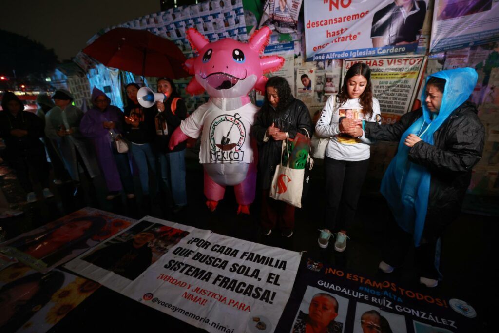 Familias marchan bajo la lluvia para exigir búsqueda de personas desaparecidas en México - d8dd23736f9c76927e1a0698863541a335e400aaw-1024x683