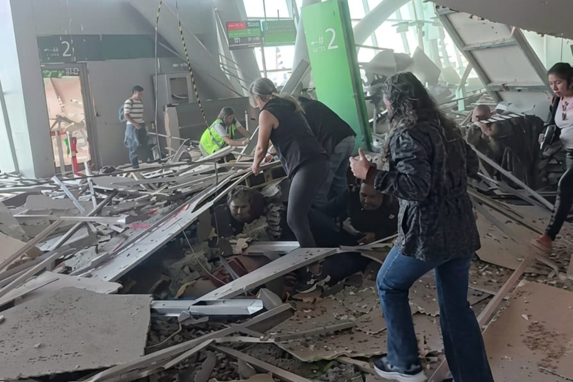 Al menos siete aeropuertos de Colombia sufrieron daños por el terremoto de magnitud 7.4