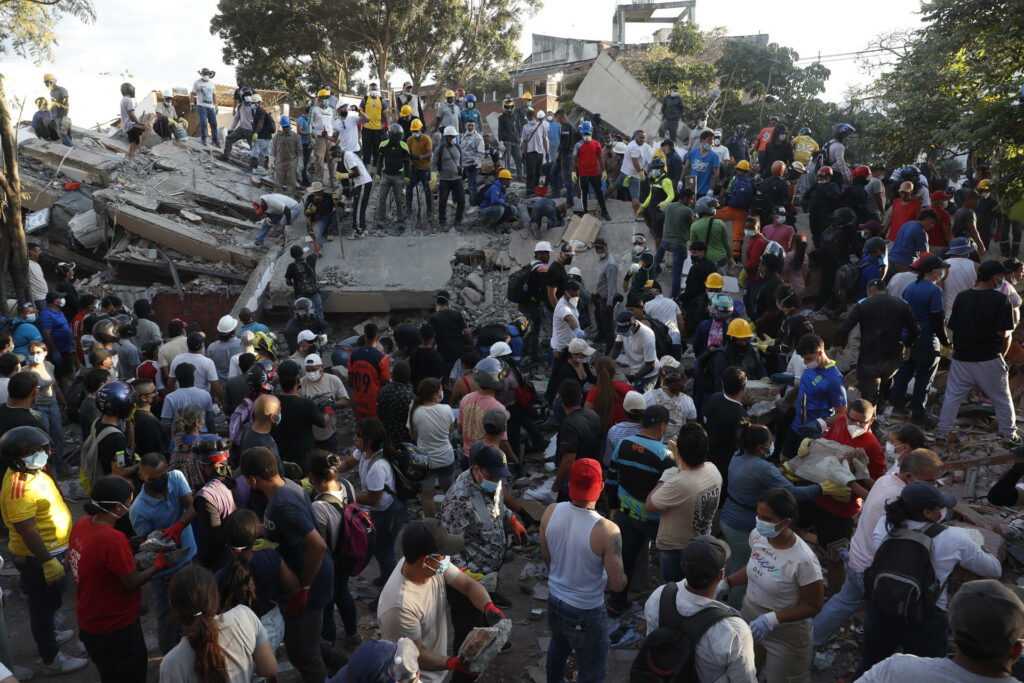 Sube a 132 el número de muertos tras terremoto en Colombia - de0ef8d00292787ddb64b192c31d2c50a61dea92w-1024x683
