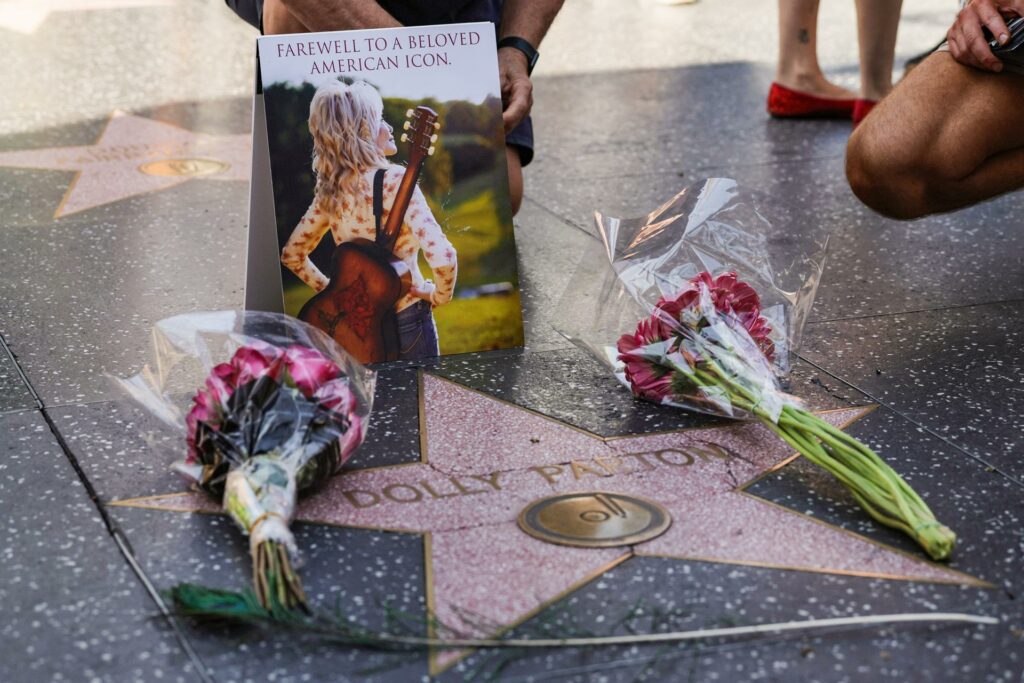 Hollywood se rinde ante la muerte de la legendaria Dolly Parton